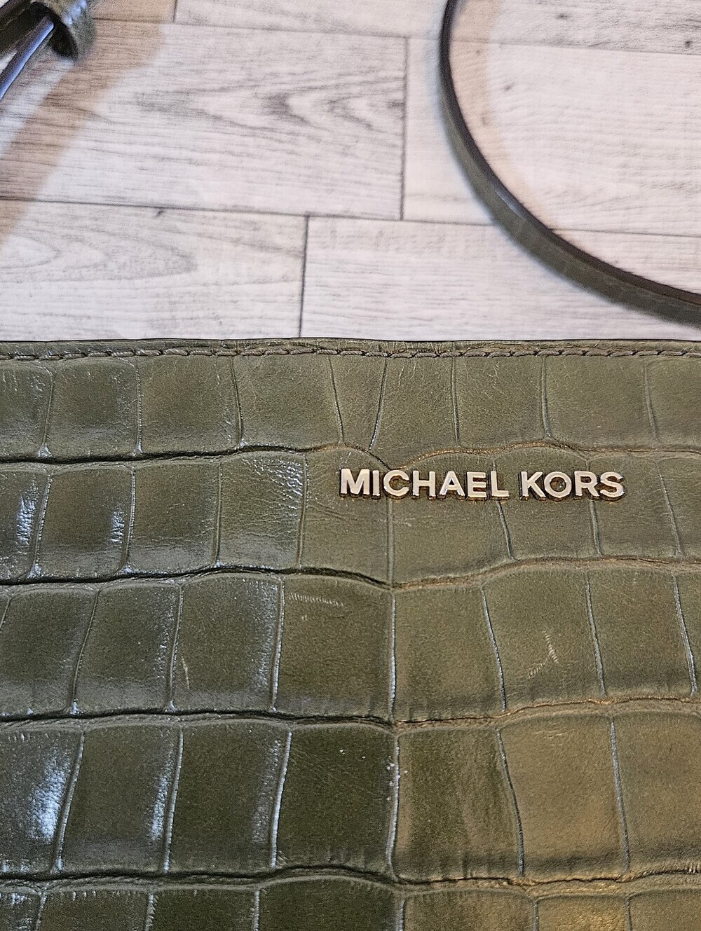 Michael Kors Ginny Croc Embossed Tassel Charm Crossbody Bag Green - Picture 2 of 11